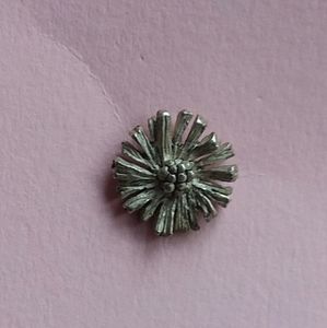 Artisan Floral Earring stud single marked KH EUC